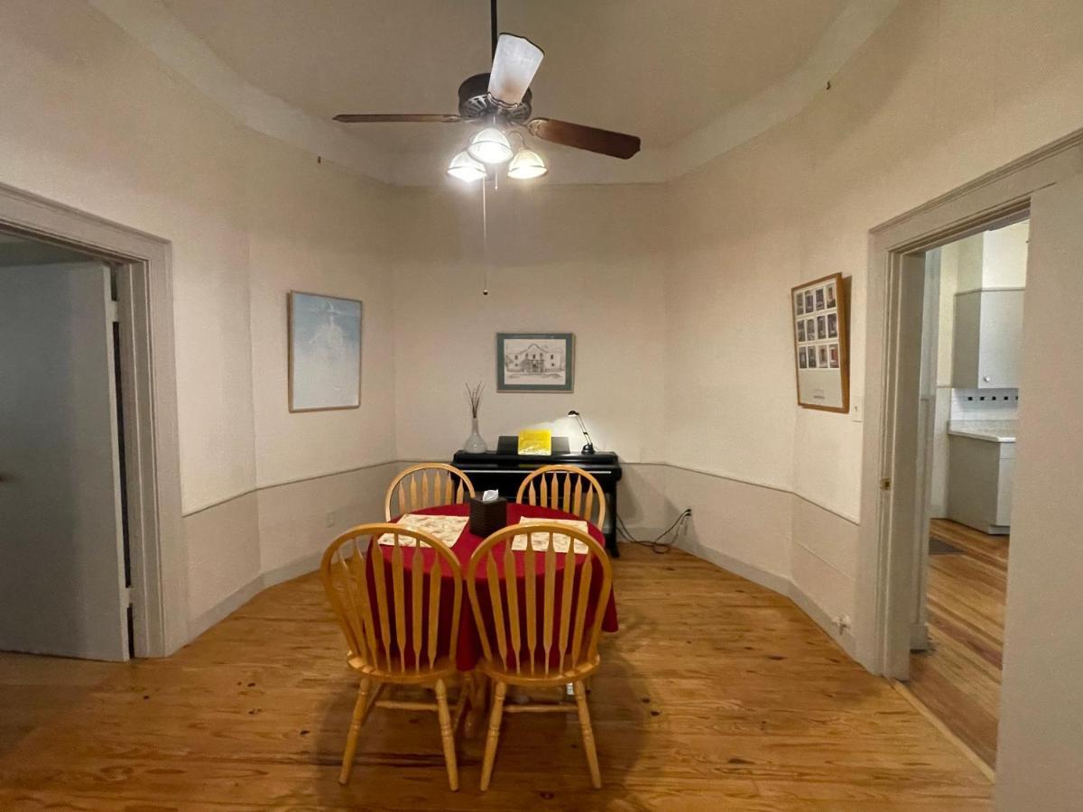 Downtown Big One Bedroom Unit 1322-#1 Apartment San Antonio